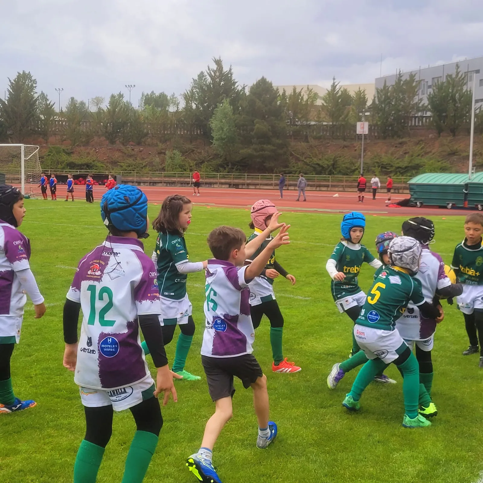 Foto 8 - El Ingenieros de Soria consolida su apuesta por la cantera con un multitudinario torneo de rugby base