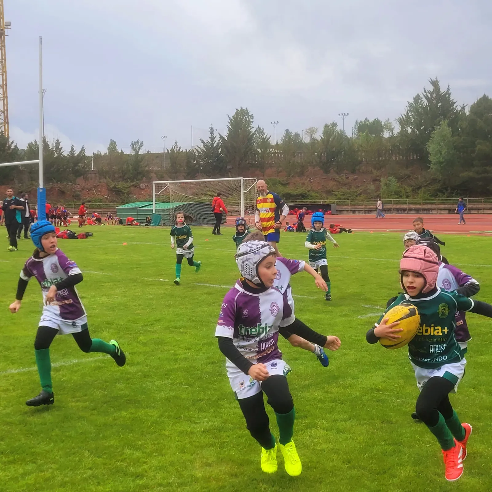 Foto 9 - El Ingenieros de Soria consolida su apuesta por la cantera con un multitudinario torneo de rugby base