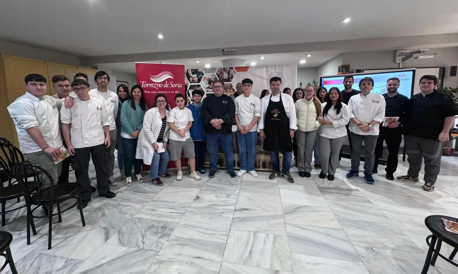 40 estudiantes de Guadalajara descubren los secretos del Torrezno de Soria