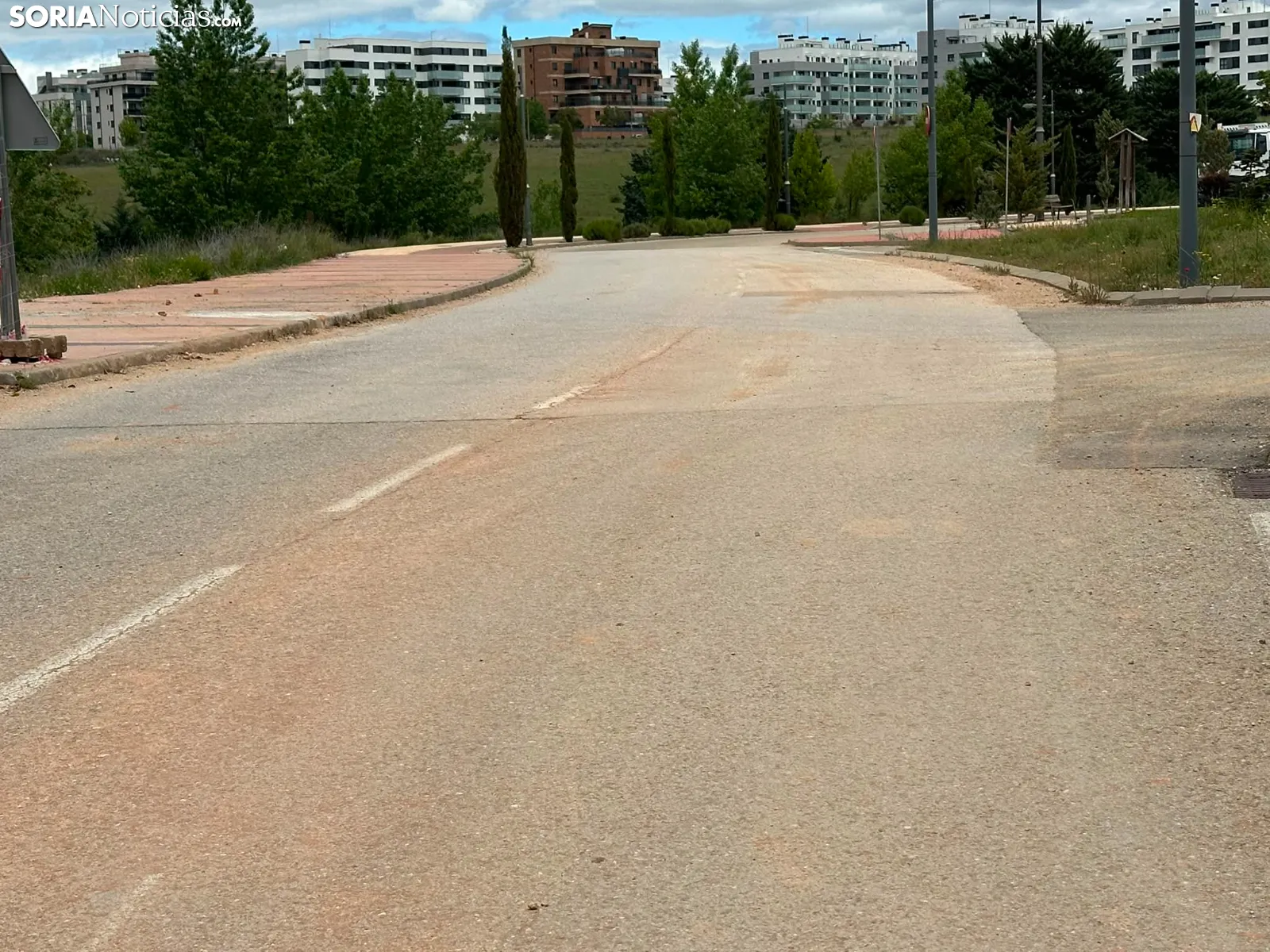 Foto 7 - Denuncian "destrozos, suciedad y peligro" en las obras del Centro de Refugiados