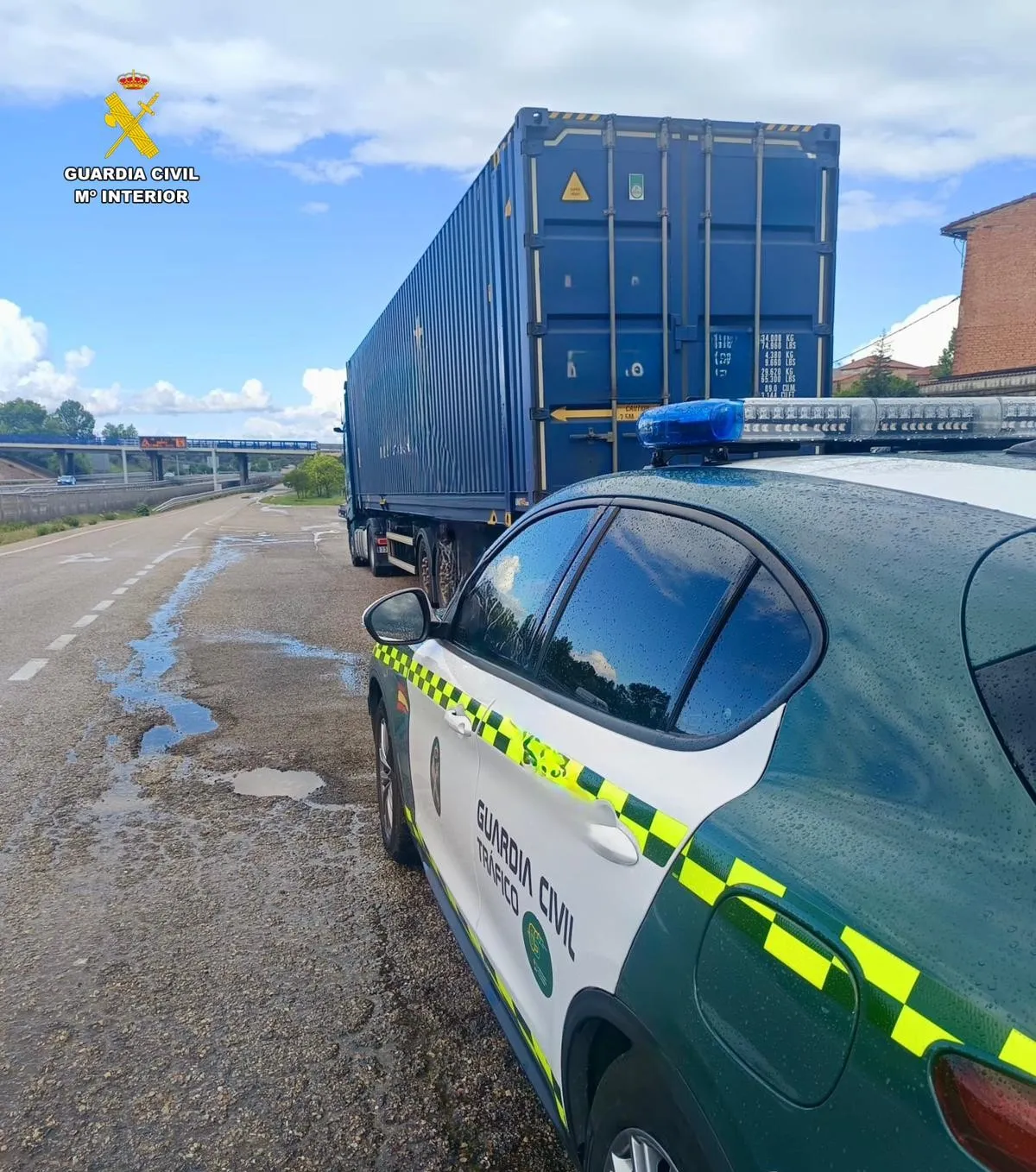 La Guardia Civil intercepta en la A-2 a un camionero que quintuplicaba la tasa de alcohol a las 9 de la mañana
