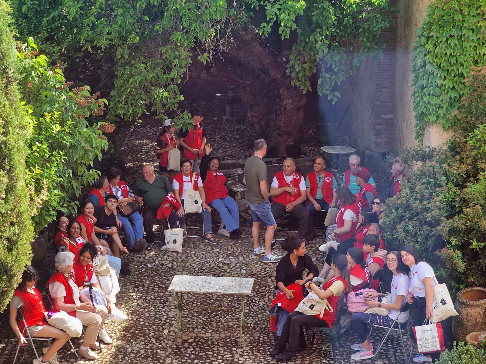 Foto 2 - Cruz Roja refuerza su compromiso social con m&aacute;s de cien voluntarios en su encuentro provincial