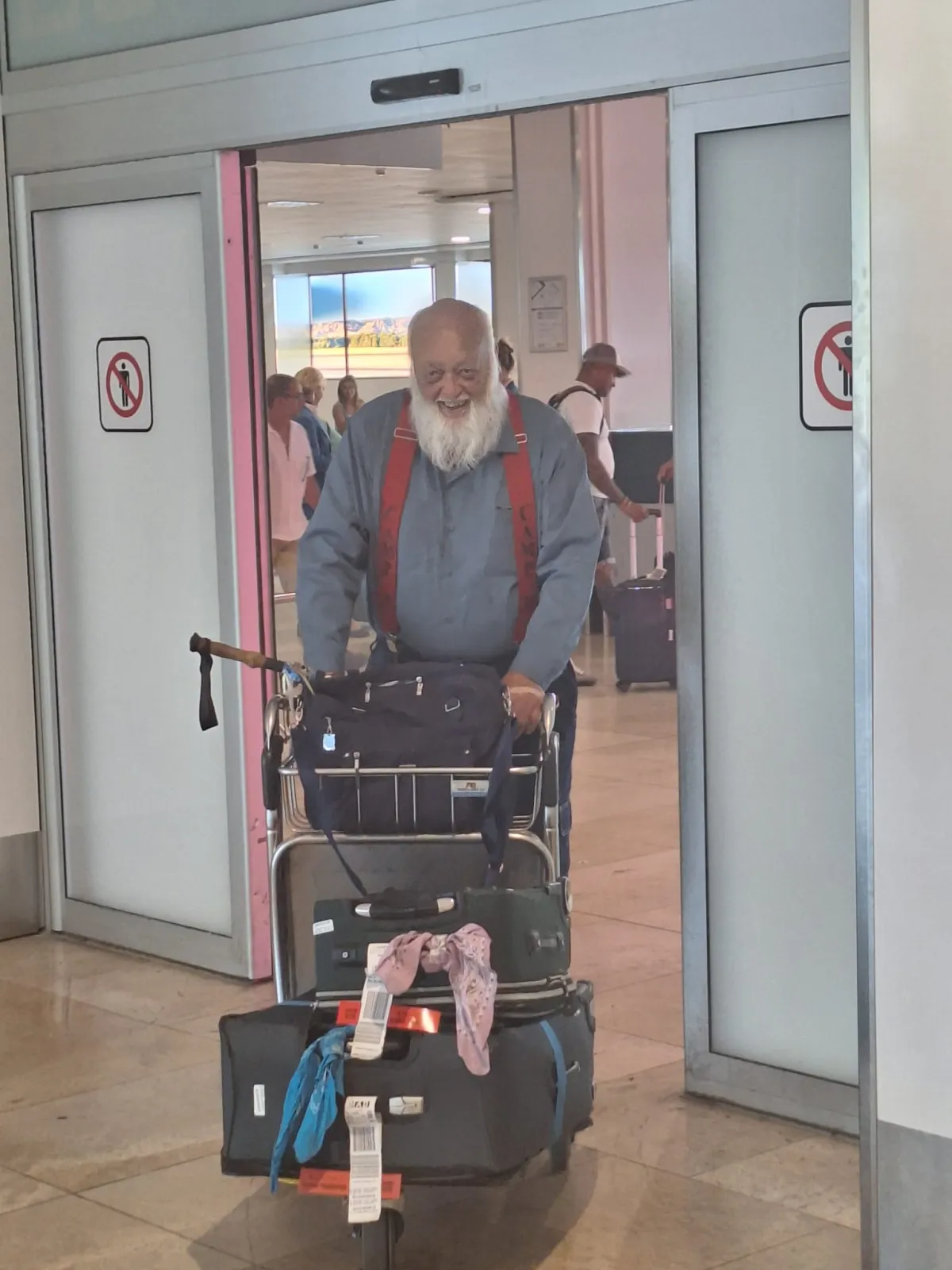 Foto 2 - 82 a&ntilde;os y 9.863 km en tres vuelos por unas Fiestas: El Americano llega a Valonsadero