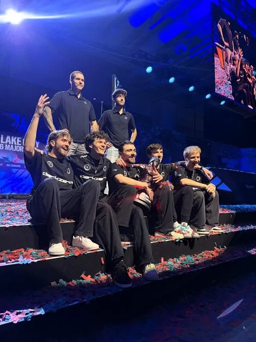 Foto 2 - Alonso D&iacute;ez (ALO&shy;_R6) conquista su primer t&iacute;tulo mundial en el Major de Salt Lake City