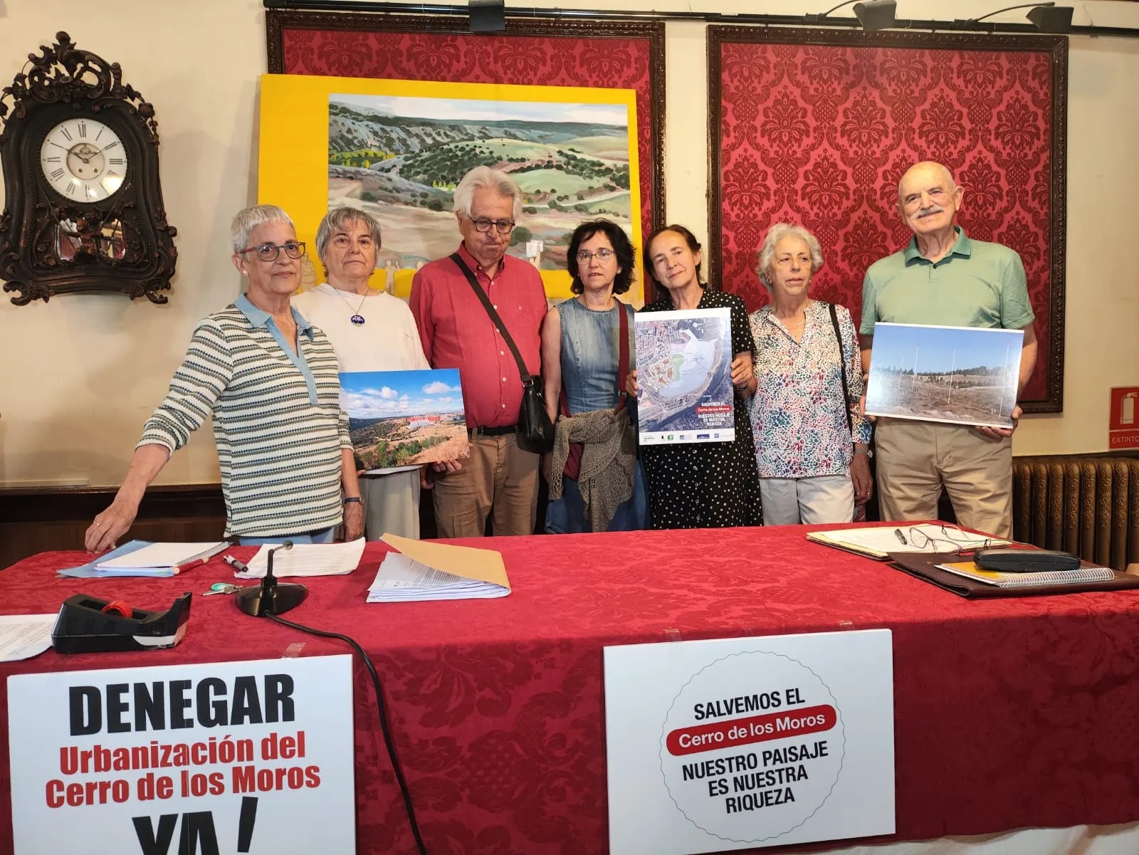 Los colectivos sociales creen que el Ayuntamiento se está preparando para autorizar la urbanización del Cerro de los Moros