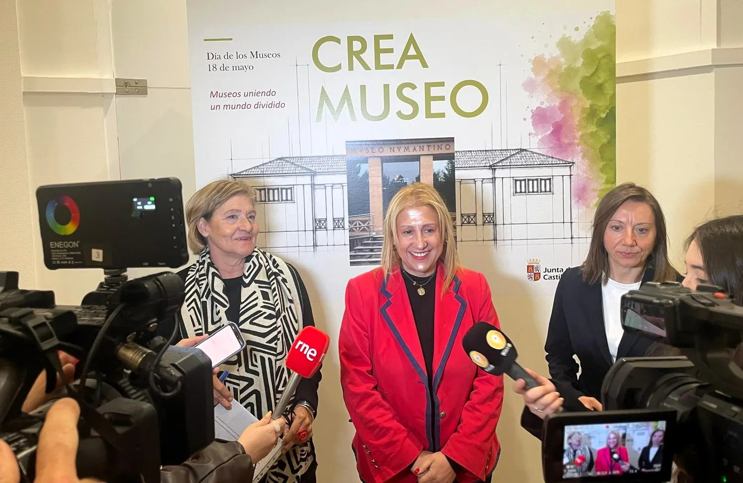 Una exposición de dibujos infantiles en el Numantino convierte a los niños en influencers de sus padres en el Día de los Museos