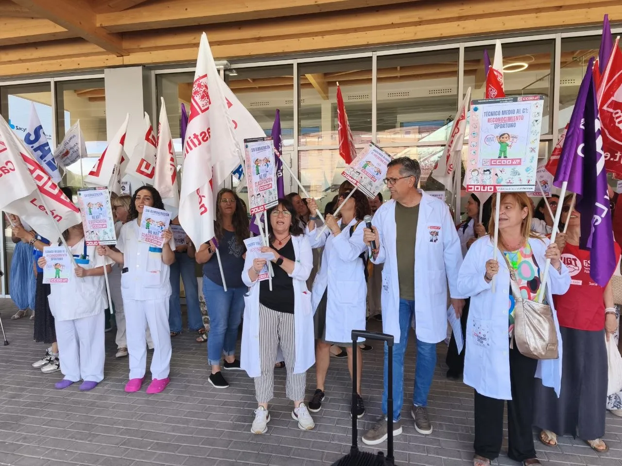 Foto 2 - Los t&eacute;cnicos sanitarios de Soria inician cuatro d&iacute;as de huelga por su reclasificaci&oacute;n