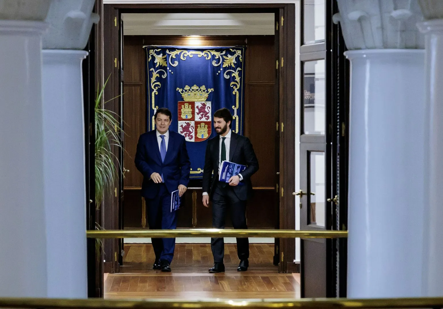 La Junta bate récord en funciones con PP y Vox sin cerrar un acuerdo que clama al cielo para el PSOE