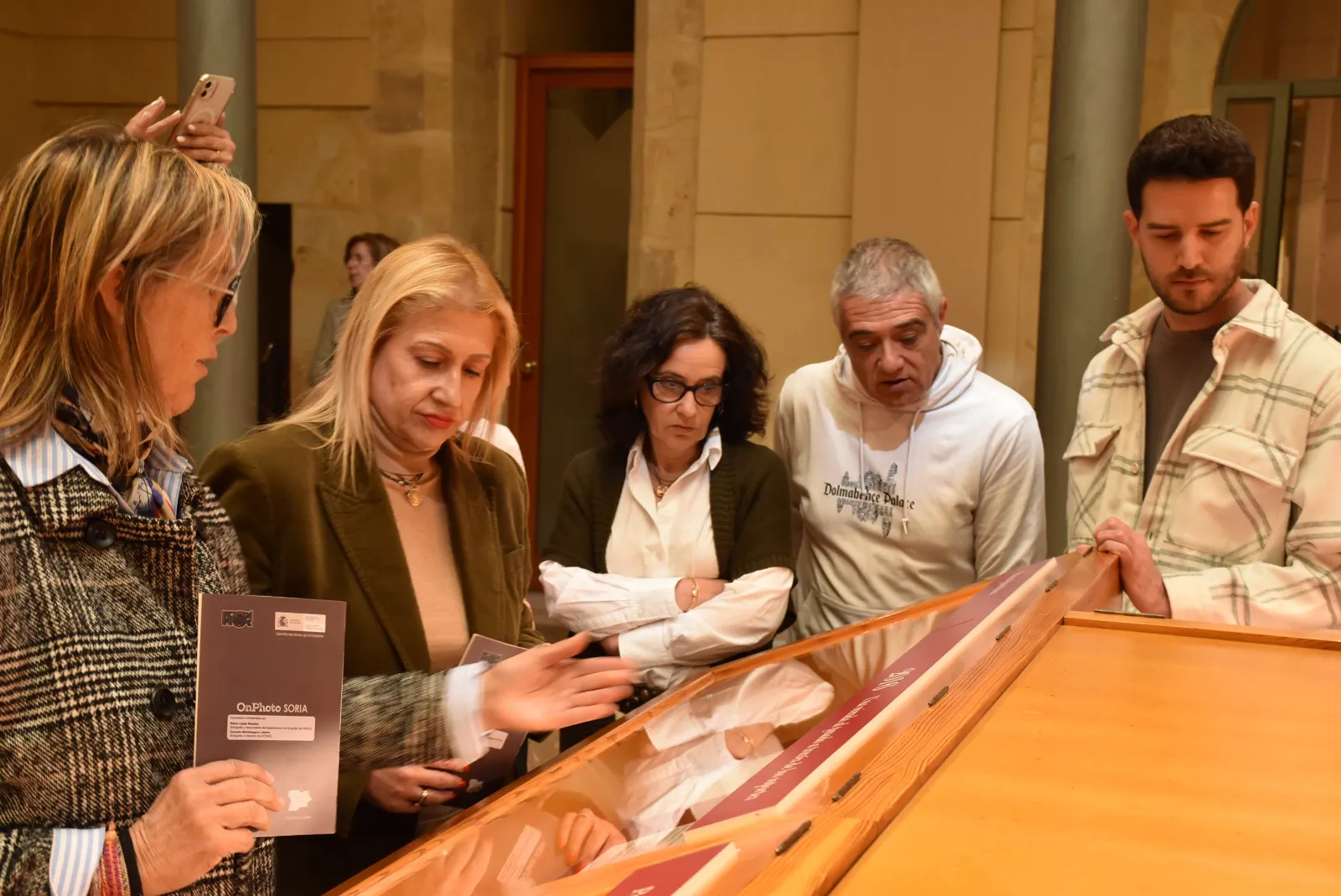 Imagen de la apertura oficial de la muestra. /Jta.