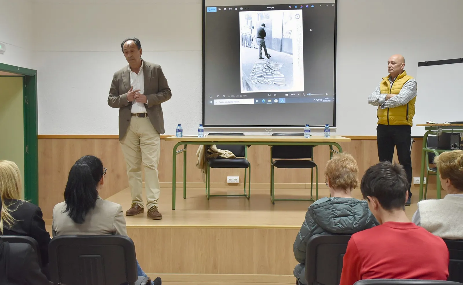 Dos supervivientes de atentados terroristas relatan su historia en las aulas
