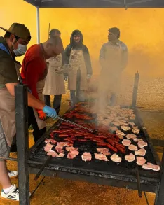 Foto 5 - La lluvia no frena la solidaridad en Vinuesa, que recauda 4.000 euros en su IV parrillada