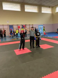Foto 4 - Diecis&eacute;is medallas regionales para las promesas del kickboxing