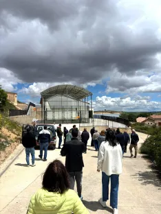 Varias imágenes de la inauguración de la pista de pádel de Ontalvilla de Almazán. | Sandra Cacho Navalpotro