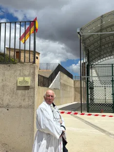 Varias imágenes de la inauguración de la pista de pádel de Ontalvilla de Almazán. | Sandra Cacho Navalpotro