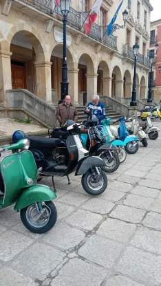 Foto 13 - Una treintena de vespas procedentes de todos los rincones del pa&iacute;s recorren las carreteras sorianas