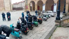 Foto 12 - Una treintena de vespas procedentes de todos los rincones del pa&iacute;s recorren las carreteras sorianas