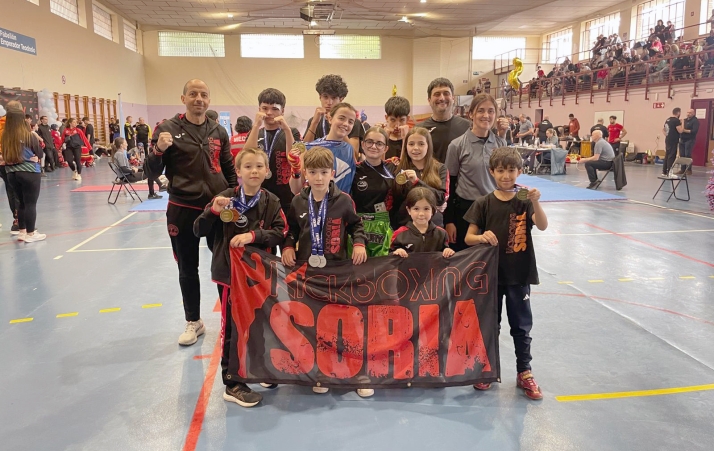Dieciséis medallas regionales para las promesas del kickboxing