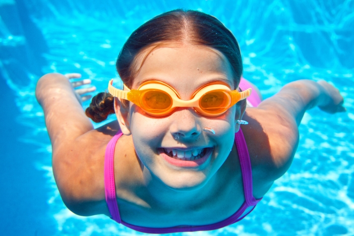 Cuida tu salud ocular y auditiva en verano