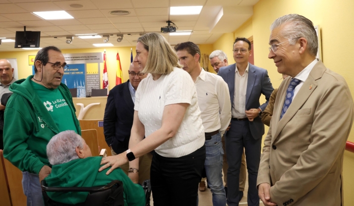 Castilla y León consolida su modelo pionero de atención a los enfermos de ELA con ayudas de hasta 9.900 euros