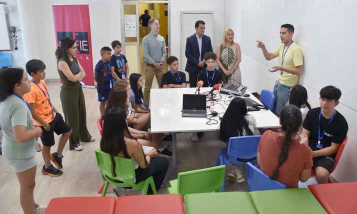 Las ondas unen a más de un centenar de estudiantes en la capital