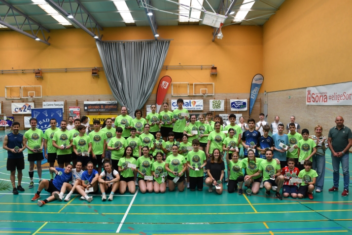 El bádminton exhibe su gran salud con 350 partidos en la Fuente del Rey
