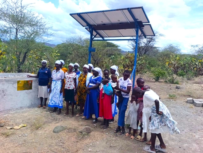 Un nuevo sistema de bombeo solar impulsado por la Fundación Pedro Navalpotro transforma la vida en Kapedo