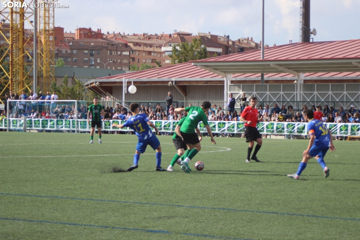 &iexcl;Ascenso hist&oacute;rico por la puerta grande!: El C.D. Calasanz arrasa 7-0 y ya es equipo de Tercera R