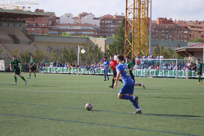 &iexcl;Ascenso hist&oacute;rico por la puerta grande!: El C.D. Calasanz arrasa 7-0 y ya es equipo de Tercera R
