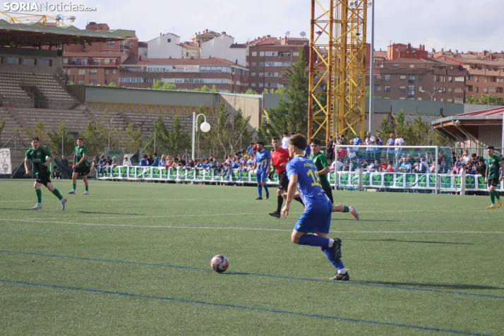 &iexcl;Ascenso hist&oacute;rico por la puerta grande!: El C.D. Calasanz arrasa 7-0 y ya es equipo de Tercera R
