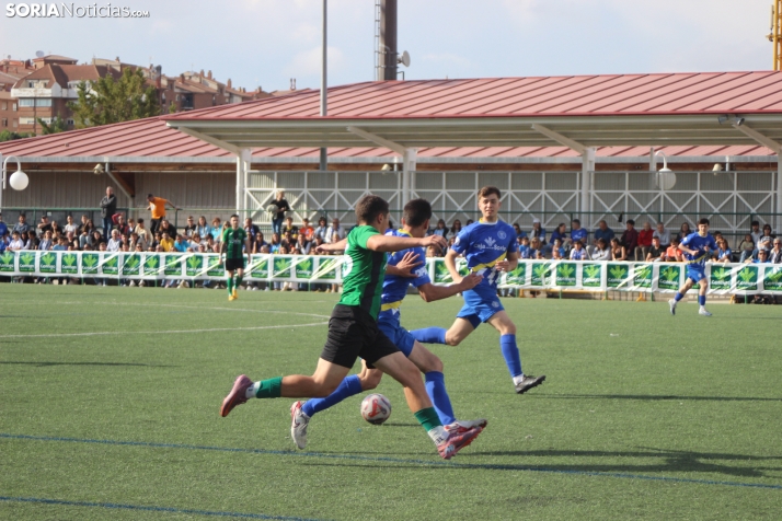 &iexcl;Ascenso hist&oacute;rico por la puerta grande!: El C.D. Calasanz arrasa 7-0 y ya es equipo de Tercera R