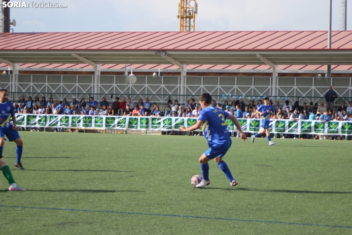 &iexcl;Ascenso hist&oacute;rico por la puerta grande!: El C.D. Calasanz arrasa 7-0 y ya es equipo de Tercera R