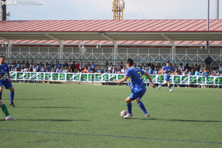 &iexcl;Ascenso hist&oacute;rico por la puerta grande!: El C.D. Calasanz arrasa 7-0 y ya es equipo de Tercera R