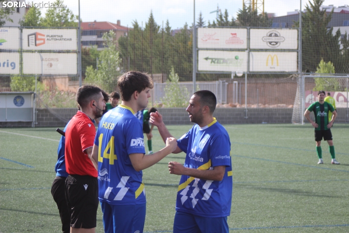 &iexcl;Ascenso hist&oacute;rico por la puerta grande!: El C.D. Calasanz arrasa 7-0 y ya es equipo de Tercera R