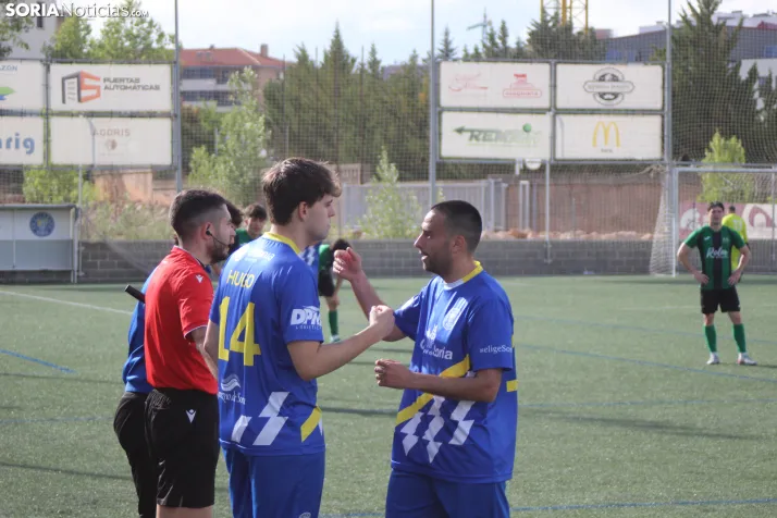 &iexcl;Ascenso hist&oacute;rico por la puerta grande!: El C.D. Calasanz arrasa 7-0 y ya es equipo de Tercera R