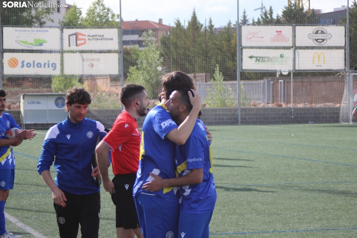 &iexcl;Ascenso hist&oacute;rico por la puerta grande!: El C.D. Calasanz arrasa 7-0 y ya es equipo de Tercera R