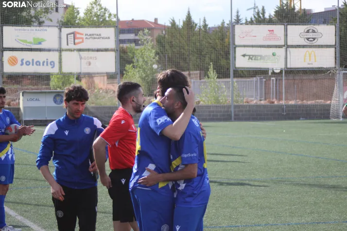 &iexcl;Ascenso hist&oacute;rico por la puerta grande!: El C.D. Calasanz arrasa 7-0 y ya es equipo de Tercera R