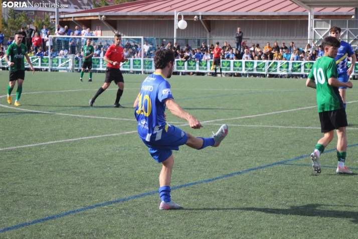 &iexcl;Ascenso hist&oacute;rico por la puerta grande!: El C.D. Calasanz arrasa 7-0 y ya es equipo de Tercera R