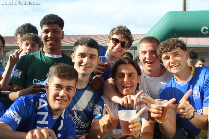 &iexcl;Ascenso hist&oacute;rico por la puerta grande!: El C.D. Calasanz arrasa 7-0 y ya es equipo de Tercera R