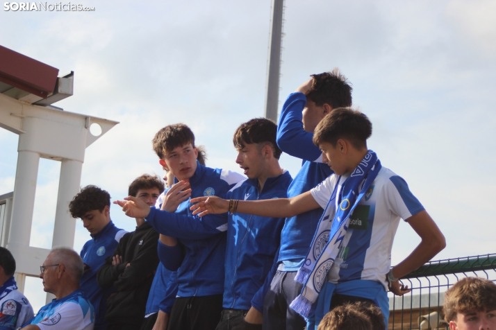 &iexcl;Ascenso hist&oacute;rico por la puerta grande!: El C.D. Calasanz arrasa 7-0 y ya es equipo de Tercera R