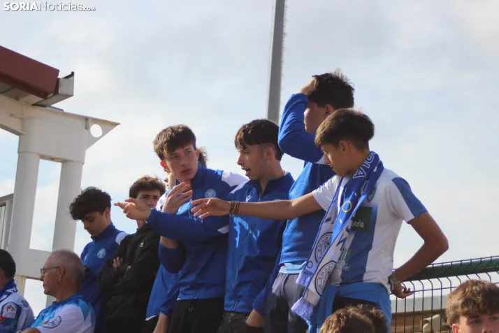 &iexcl;Ascenso hist&oacute;rico por la puerta grande!: El C.D. Calasanz arrasa 7-0 y ya es equipo de Tercera R
