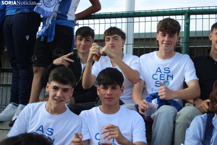 &iexcl;Ascenso hist&oacute;rico por la puerta grande!: El C.D. Calasanz arrasa 7-0 y ya es equipo de Tercera R