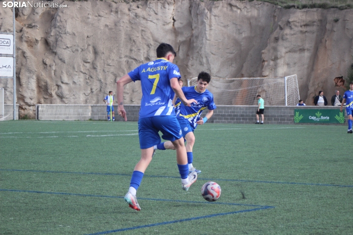 &iexcl;Ascenso hist&oacute;rico por la puerta grande!: El C.D. Calasanz arrasa 7-0 y ya es equipo de Tercera R