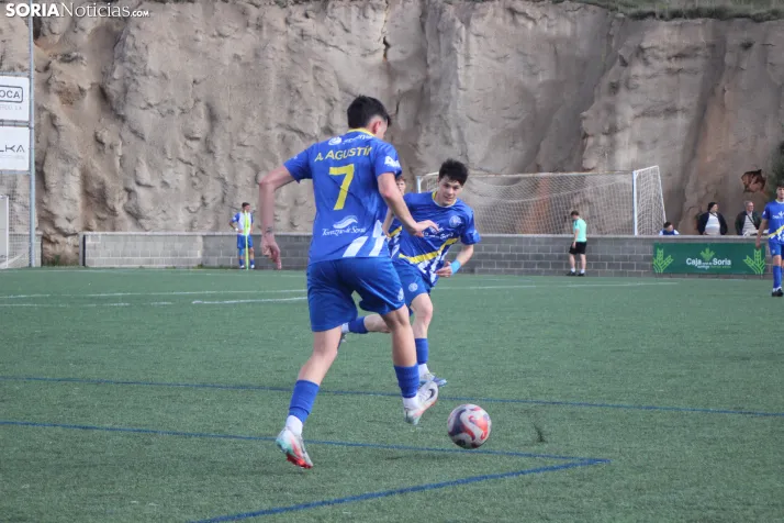 &iexcl;Ascenso hist&oacute;rico por la puerta grande!: El C.D. Calasanz arrasa 7-0 y ya es equipo de Tercera R