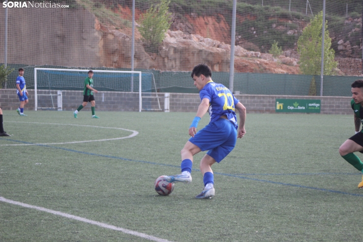 &iexcl;Ascenso hist&oacute;rico por la puerta grande!: El C.D. Calasanz arrasa 7-0 y ya es equipo de Tercera R
