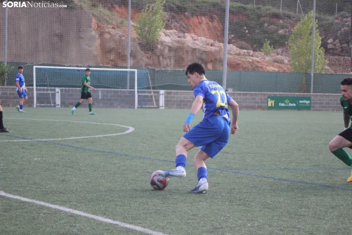 &iexcl;Ascenso hist&oacute;rico por la puerta grande!: El C.D. Calasanz arrasa 7-0 y ya es equipo de Tercera R
