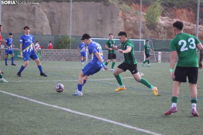 &iexcl;Ascenso hist&oacute;rico por la puerta grande!: El C.D. Calasanz arrasa 7-0 y ya es equipo de Tercera R