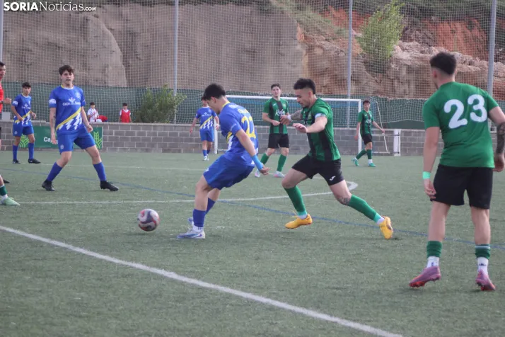 &iexcl;Ascenso hist&oacute;rico por la puerta grande!: El C.D. Calasanz arrasa 7-0 y ya es equipo de Tercera R