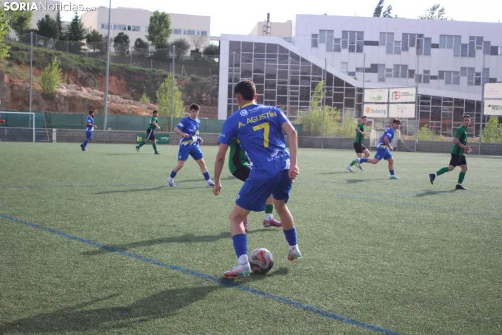 &iexcl;Ascenso hist&oacute;rico por la puerta grande!: El C.D. Calasanz arrasa 7-0 y ya es equipo de Tercera R