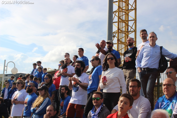 &iexcl;Ascenso hist&oacute;rico por la puerta grande!: El C.D. Calasanz arrasa 7-0 y ya es equipo de Tercera R