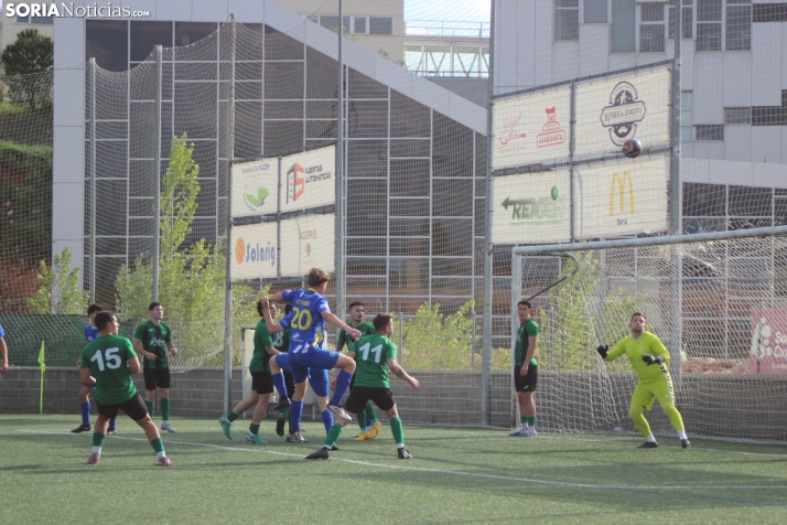 &iexcl;Ascenso hist&oacute;rico por la puerta grande!: El C.D. Calasanz arrasa 7-0 y ya es equipo de Tercera R